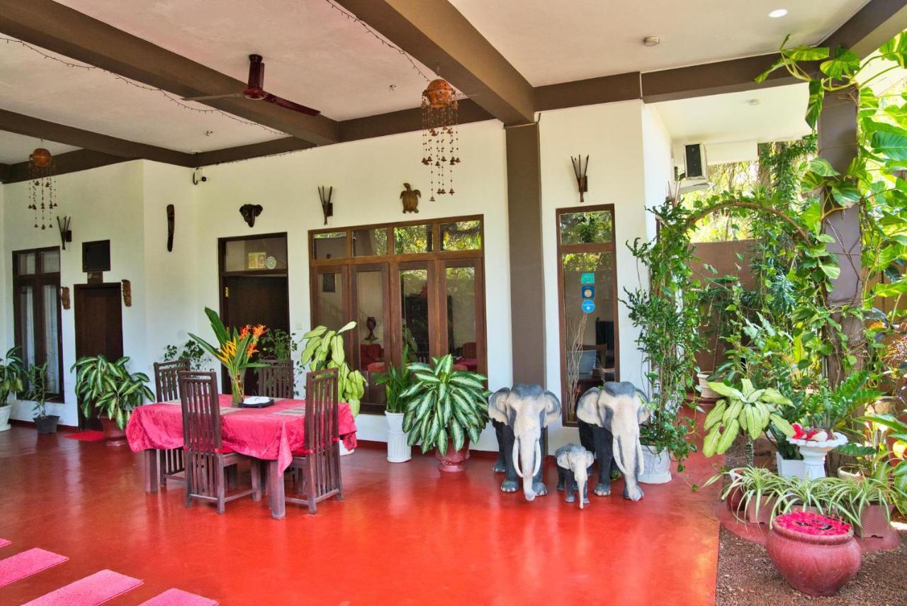 Sri Lancashire Guest House Bentota Esterno foto
